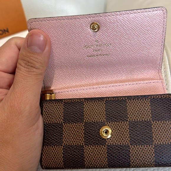 Authentic LV 6 Key holder! Damier ebene with pink inside! - Picture 14 of 17